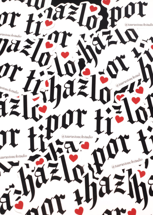 Text pattern with 'Hazlo por ti' and red hearts on a white background